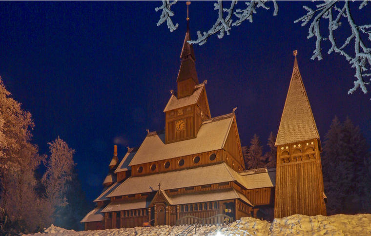 Stabkirche Hahnenklee im Winter