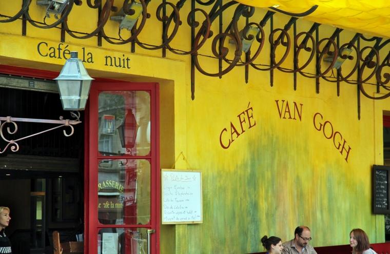 Cafe Arles Sehenswürdigkeiten Südfrankreich