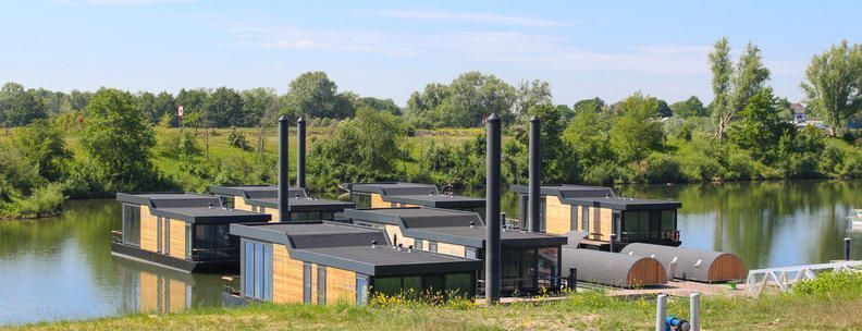 Hausboote im Park Maasvillen Ohé en Laak