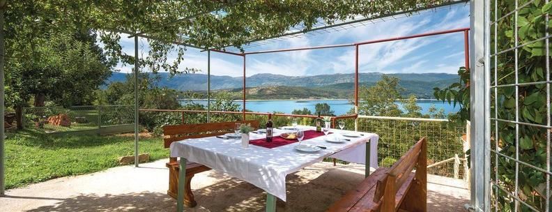 Ferienhäuser am Peruča See