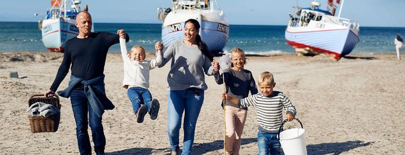 Familie am Thorup Strand Dänemark Herbst