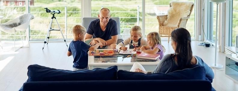Familie im Ferienhaus Dänemark
