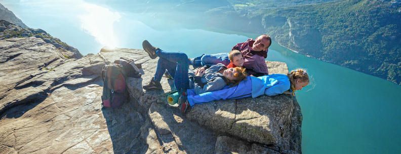 Familie auf dem Preikestolen, Norwegen