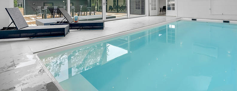 Ferienhaus mit Innenpool