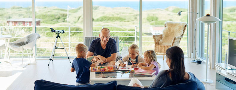 Familie in Ferienhaus Dänemark
